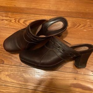Clark’s women’s boot clogs